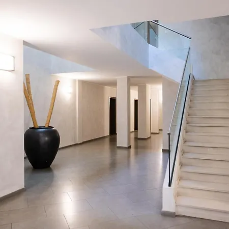 Elegant Location In - 2 Free Parking!