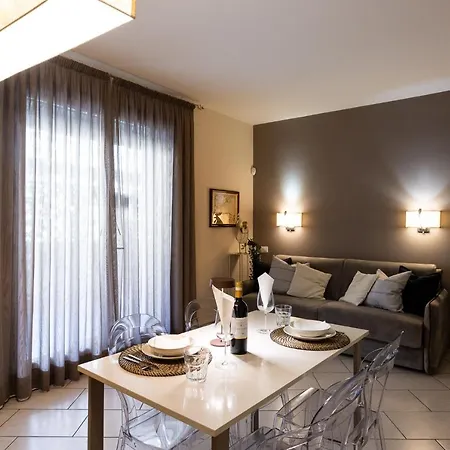 Elegant Location In - 2 Free Parking!
