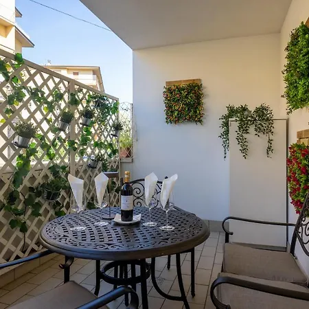 Elegant Location In - 2 Free Parking!