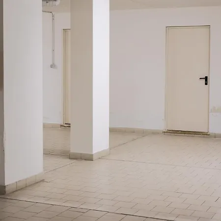 Elegant Location In - 2 Free Parking! Apartment *