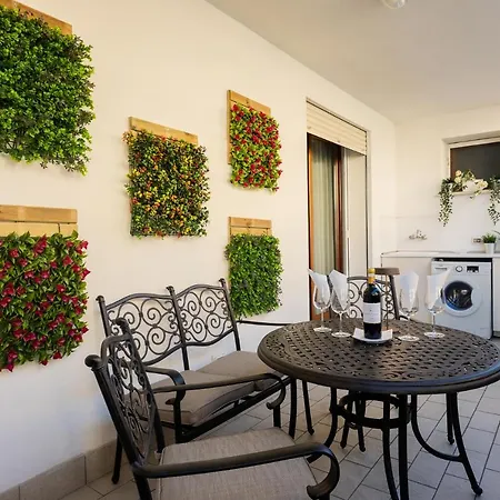 Apartment Elegant Location In - 2 Free Parking! *