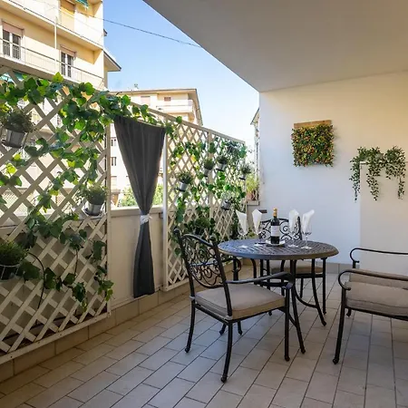 Elegant Location In - 2 Free Parking! Apartment