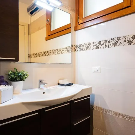 Elegant Location In - 2 Free Parking! *