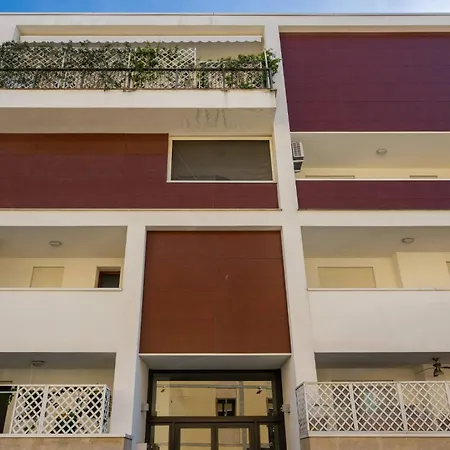 Elegant Location In - 2 Free Parking! *